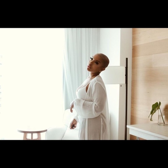 Meet your Posher, Quinn - Picture 1 of 1